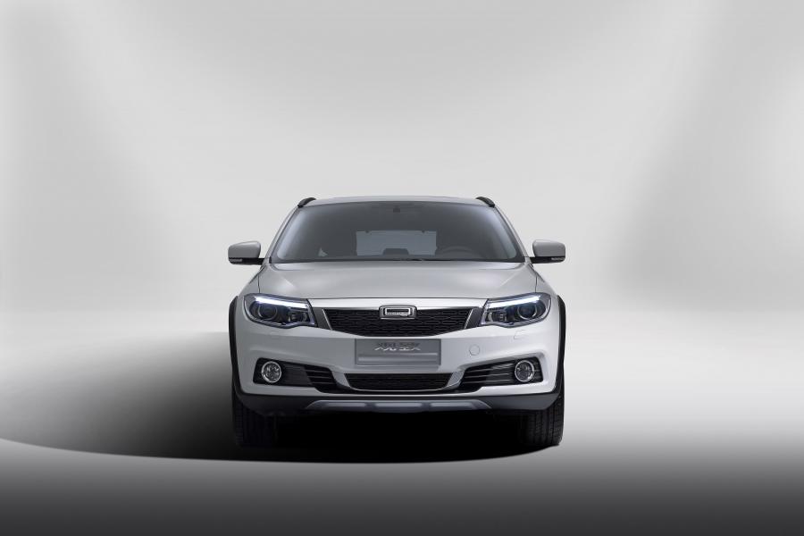  Qoros 3 City SUV 2014 года  (фото 18 из 35)